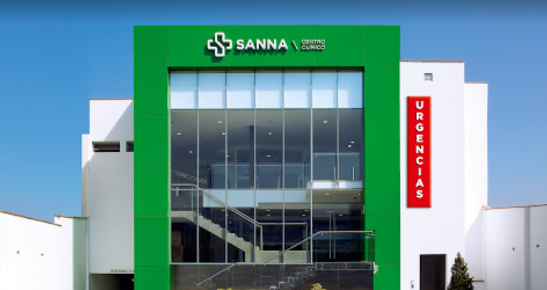 Fachada del Centro Clínico SANNA La Molina ubicado frente al Centro Comercial Molina Plaza en la Av. Raúl Ferrero